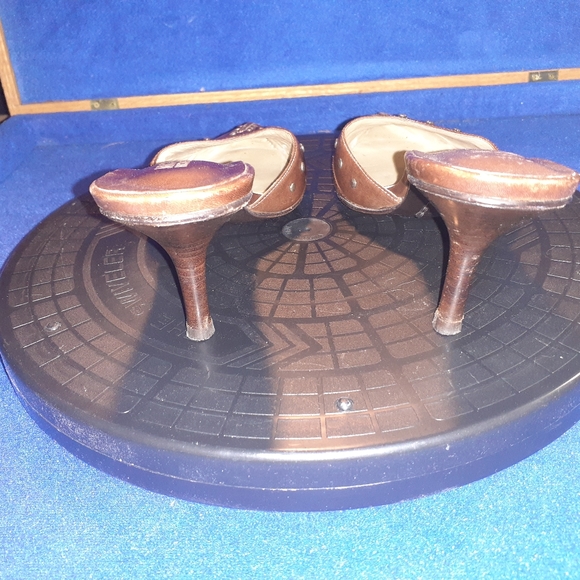 Michael Kors Women's Brown Leather W/Studs Open back 2-1/2In. Heels Sz. 8M-US - Picture 4 of 8